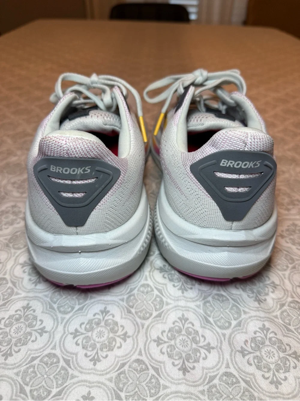 Brooks Ghost 17 Running Shoe - Women's 1204312A070 Narrow(2A) Size 9